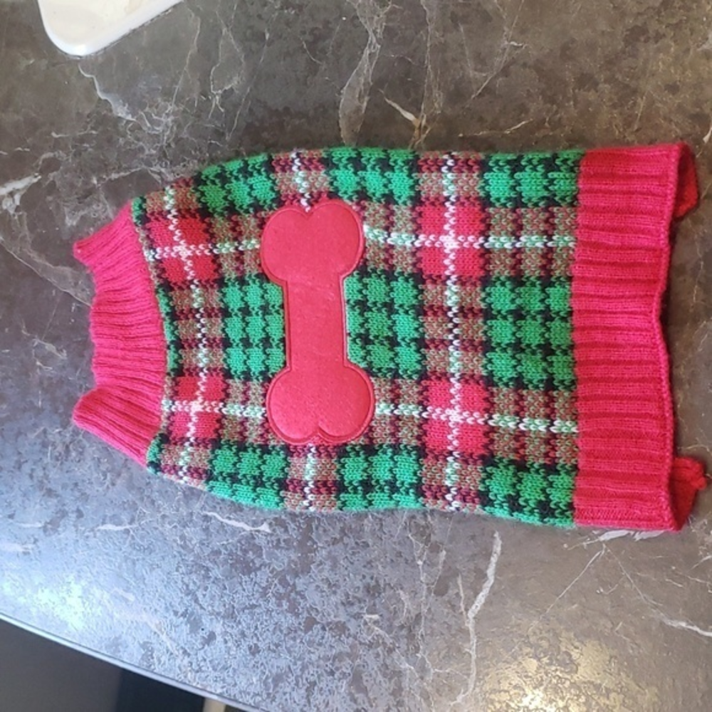 Dog sweater size‎ small